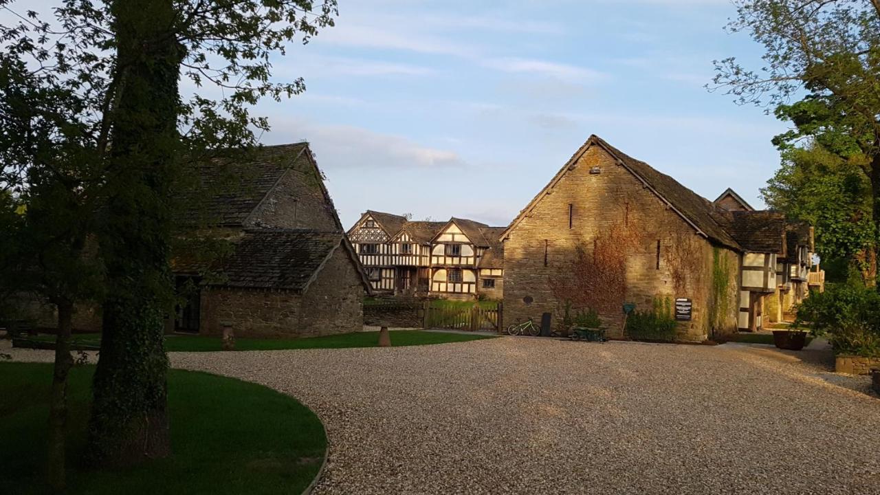 The Threshing Barn At Penrhos Court Villa Kington  Exterior photo